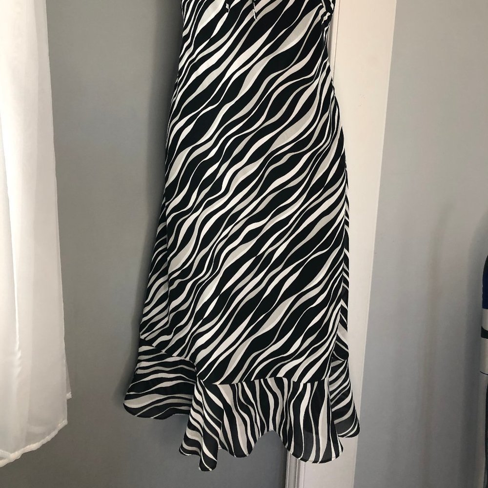 DRESS - Picture 3 of 5